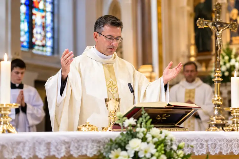 Zelebrant: Bedeutung, Aufgaben und Rolle im Gottesdienst